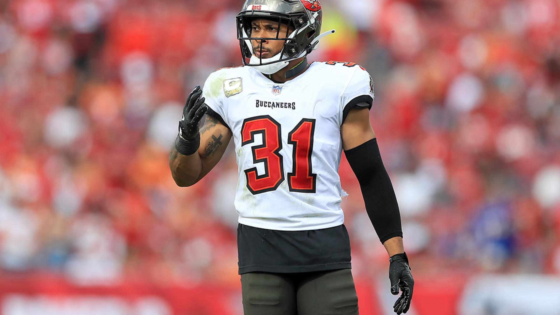 17) Antoine Winfield Jr.