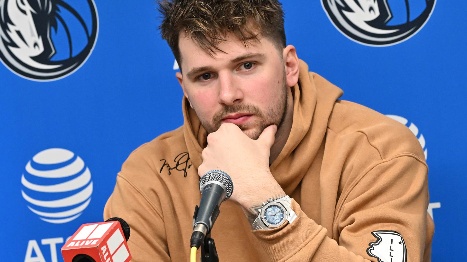 30) Luka Dončić - Hublot Big Bang Unico Sapphire