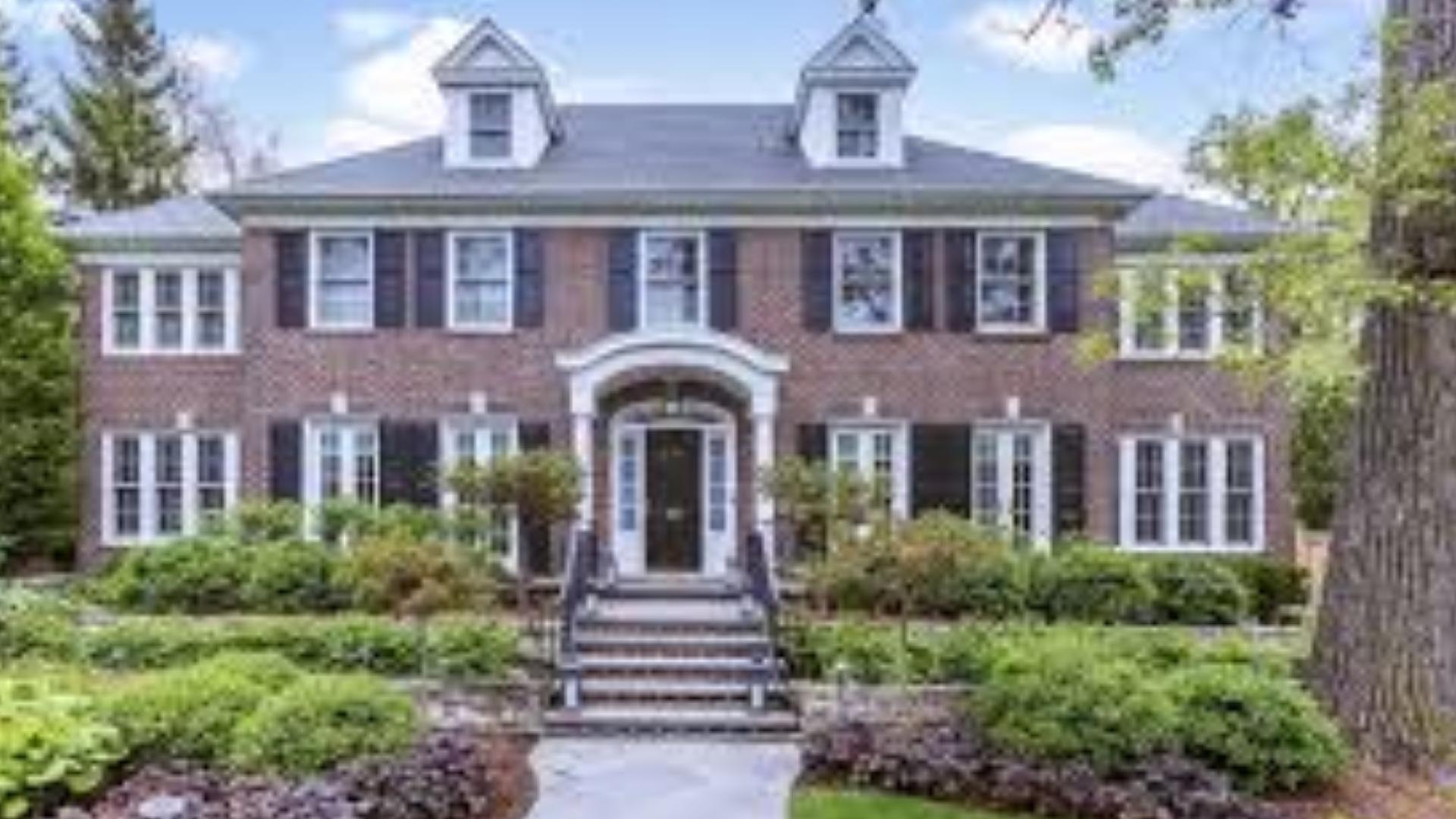 Home Alone - Winnetka, Illinois, USA