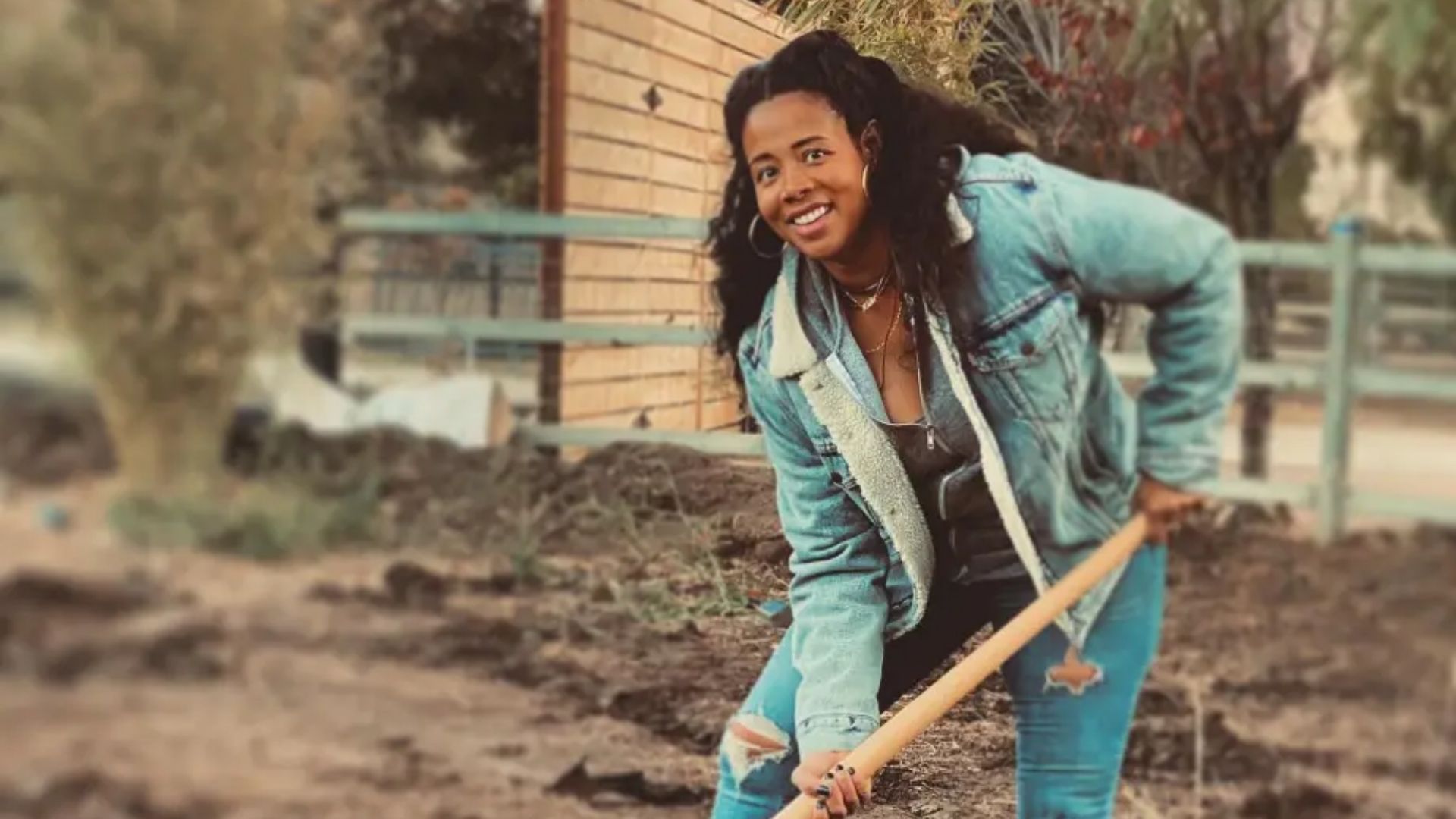 Kelis - Farm Life and Goat Milking