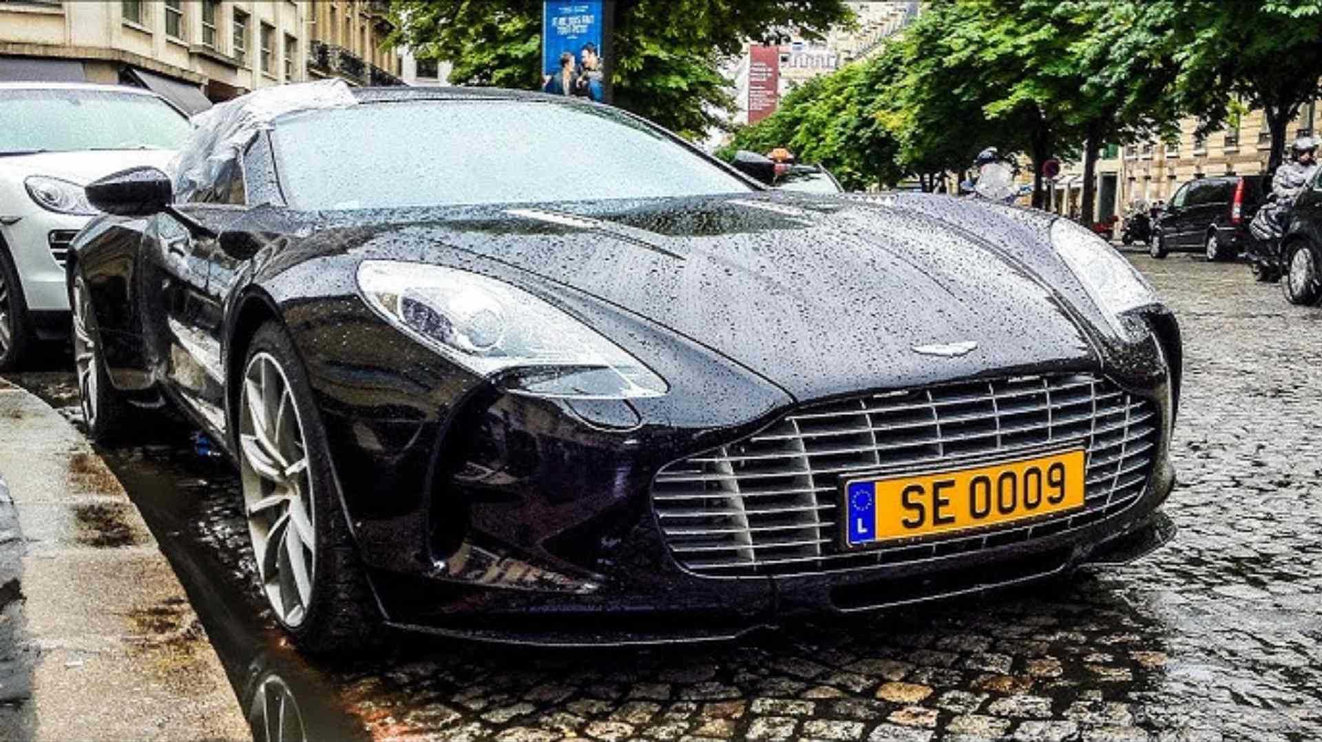 Samuel Eto'0 – Aston Martin One-77