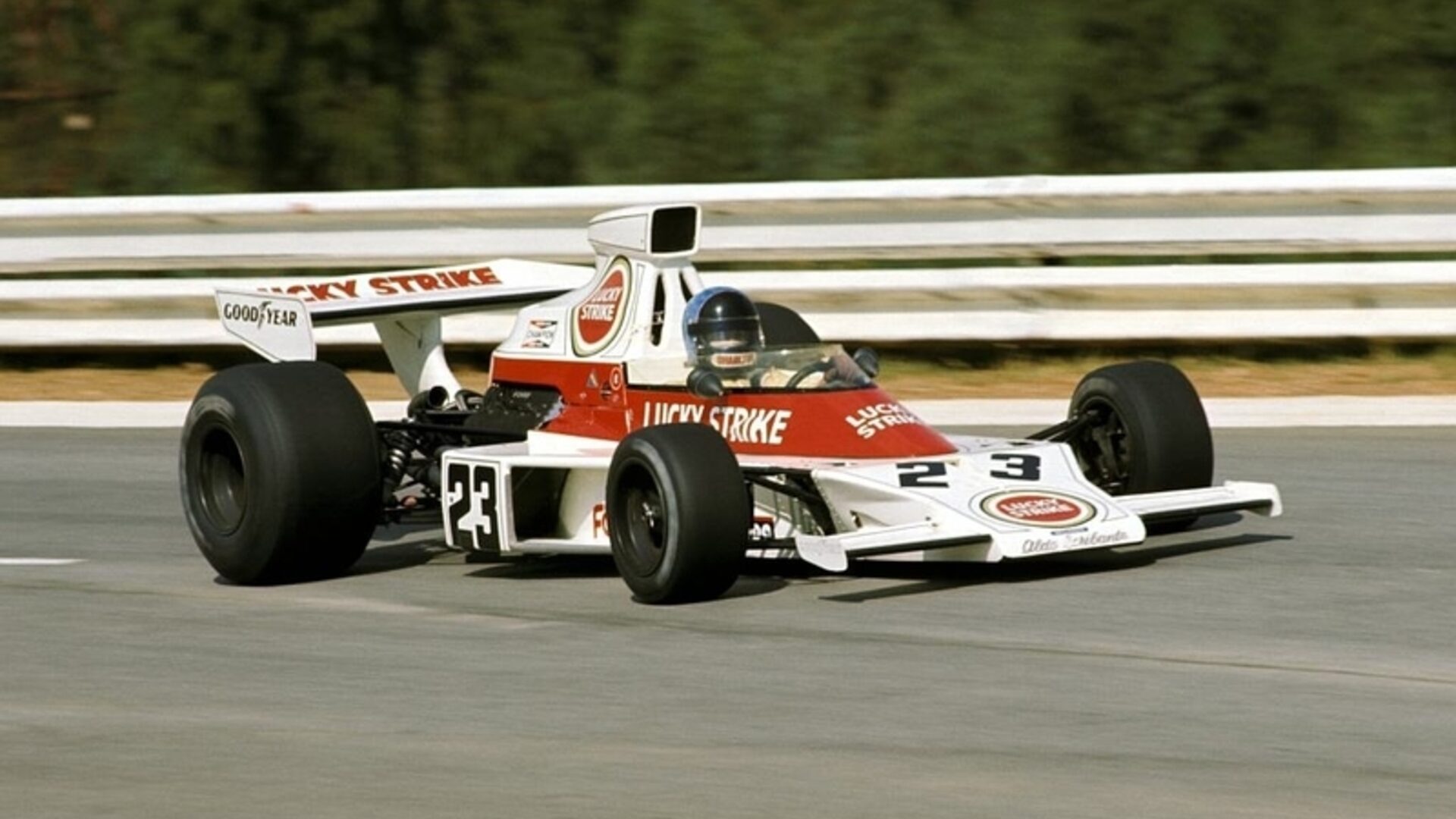 20. Lucky Strike – Lotus & BAR