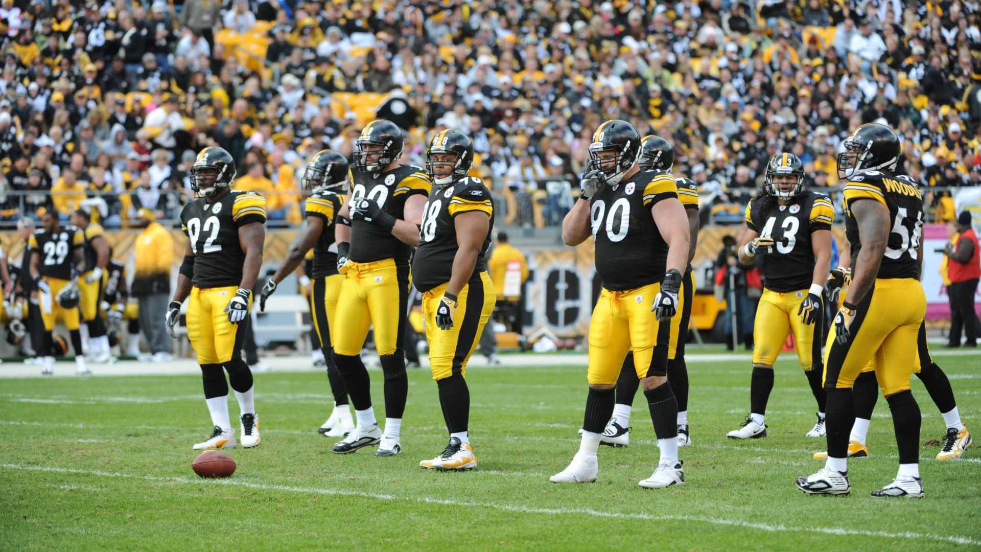 3. Pittsburgh Steelers (1976–present home) - Black jersey, yellow pants