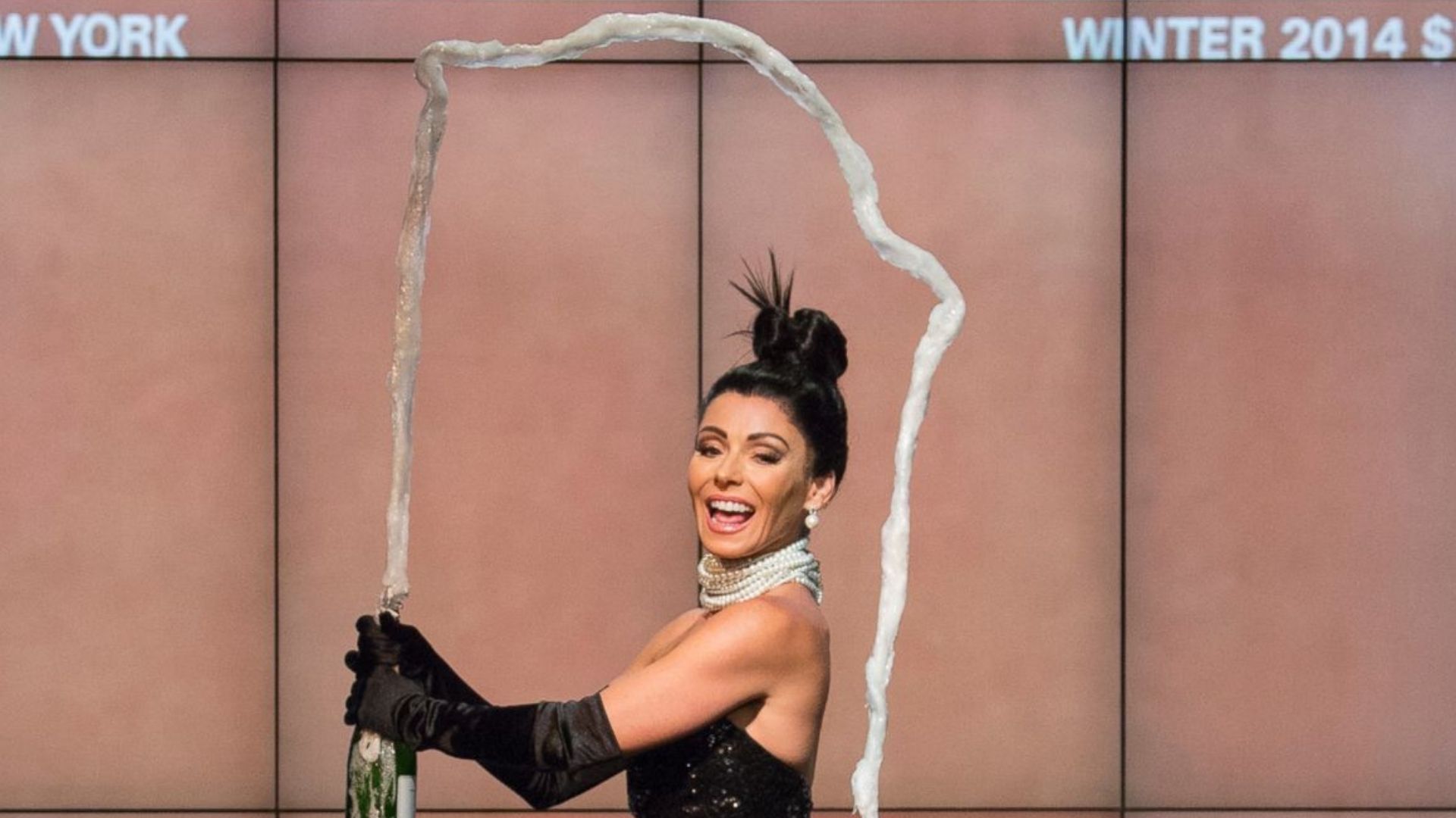 Kelly Ripa as Kim Kardashian