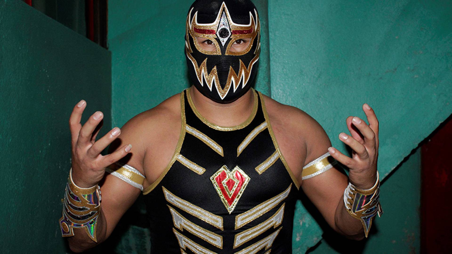 19- Mascara Dorada 2.0, Age 23