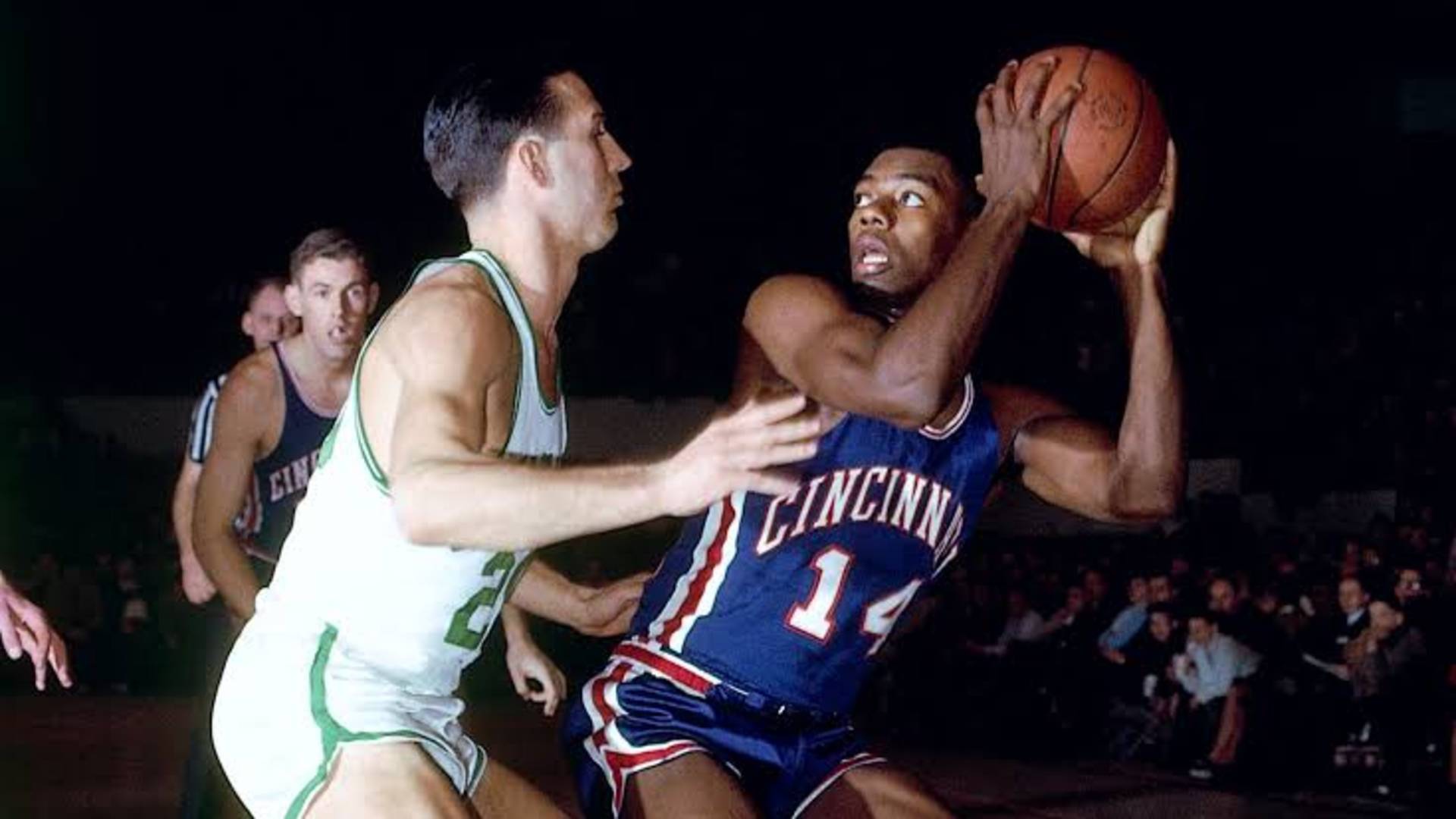 Oscar Robertson (1960–61, Cincinnati Royals)
