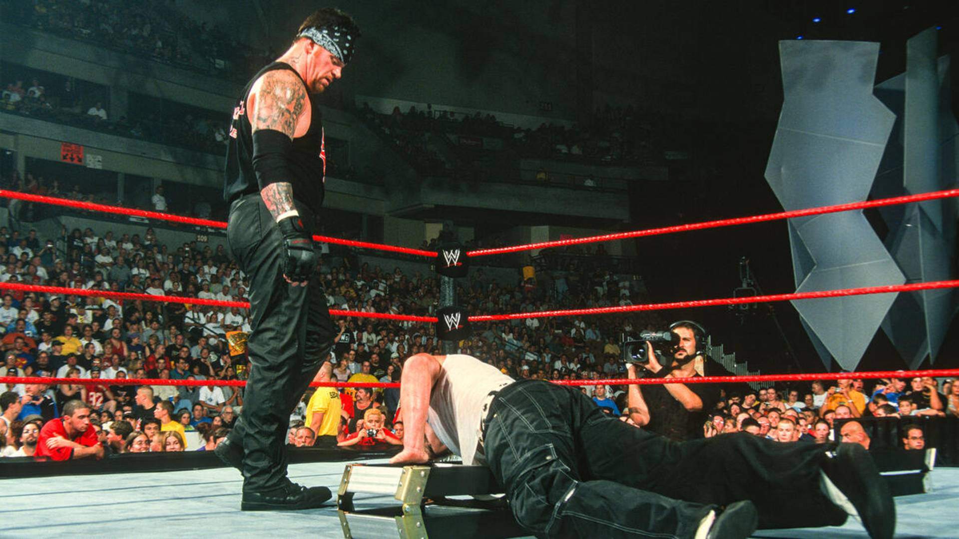 13- The Undertaker vs. Jeff Hardy - Raw (Ladder Match - 2002)