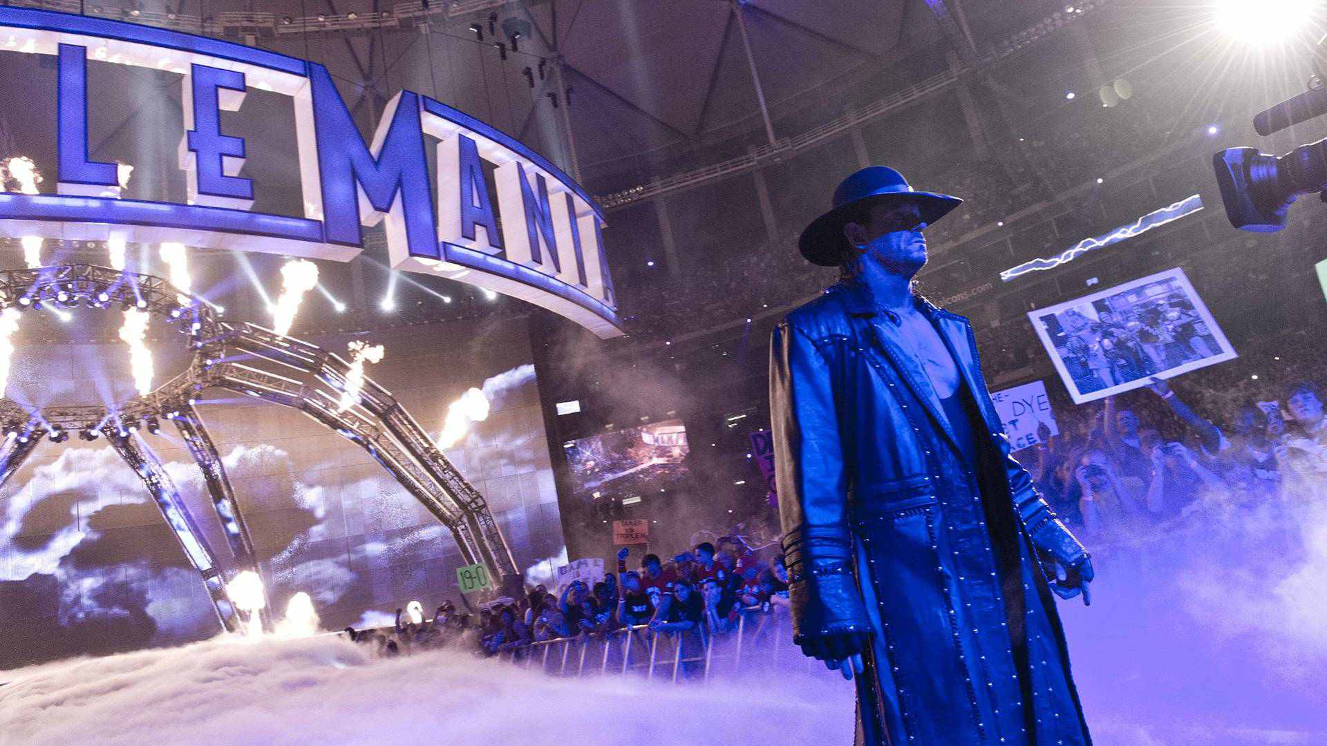 8- The Undertaker vs. Triple H - WrestleMania 27 (No Holds Barred)