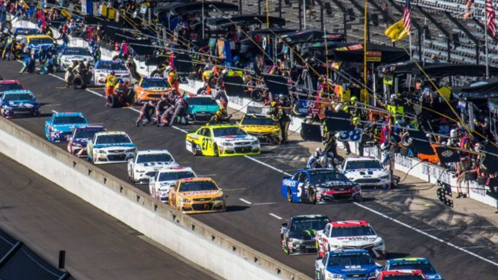 7. 2017 Indianapolis 400 – Johnson’s Blown Engine Duel