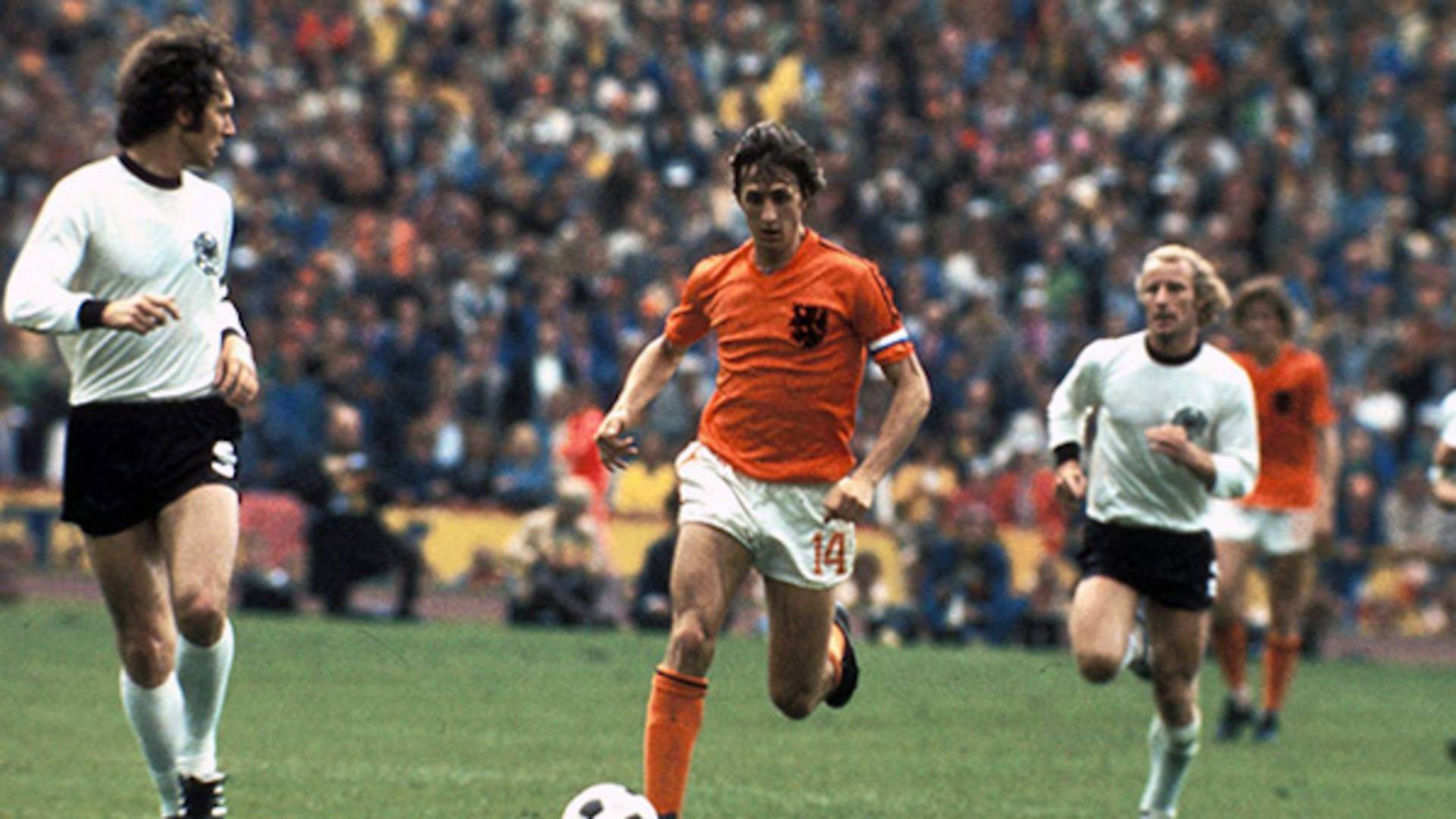 Johan Cruyff vs. Sweden in 1974