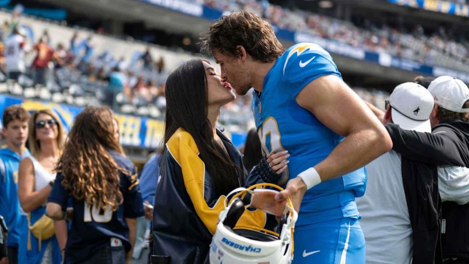 Justin Rundle Madison Madison Beer And Justin Herbert’s Courtside LA Date Night Sets The ...