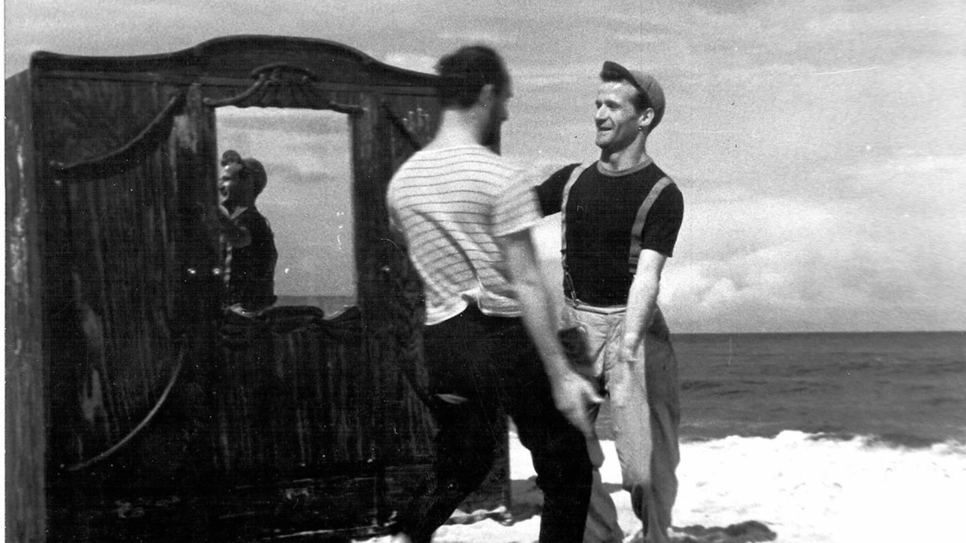 Two Men and a Wardrobe (1958) - Roman Polanski