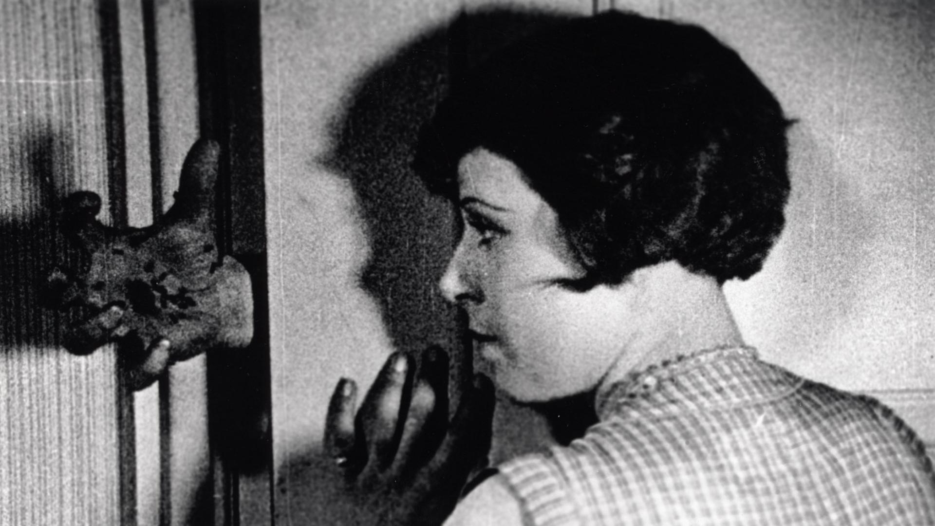 Un Chien Andalou (1929)