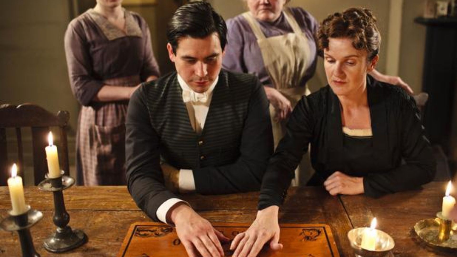 3. Christmas Special (Season 2, Episode 9)