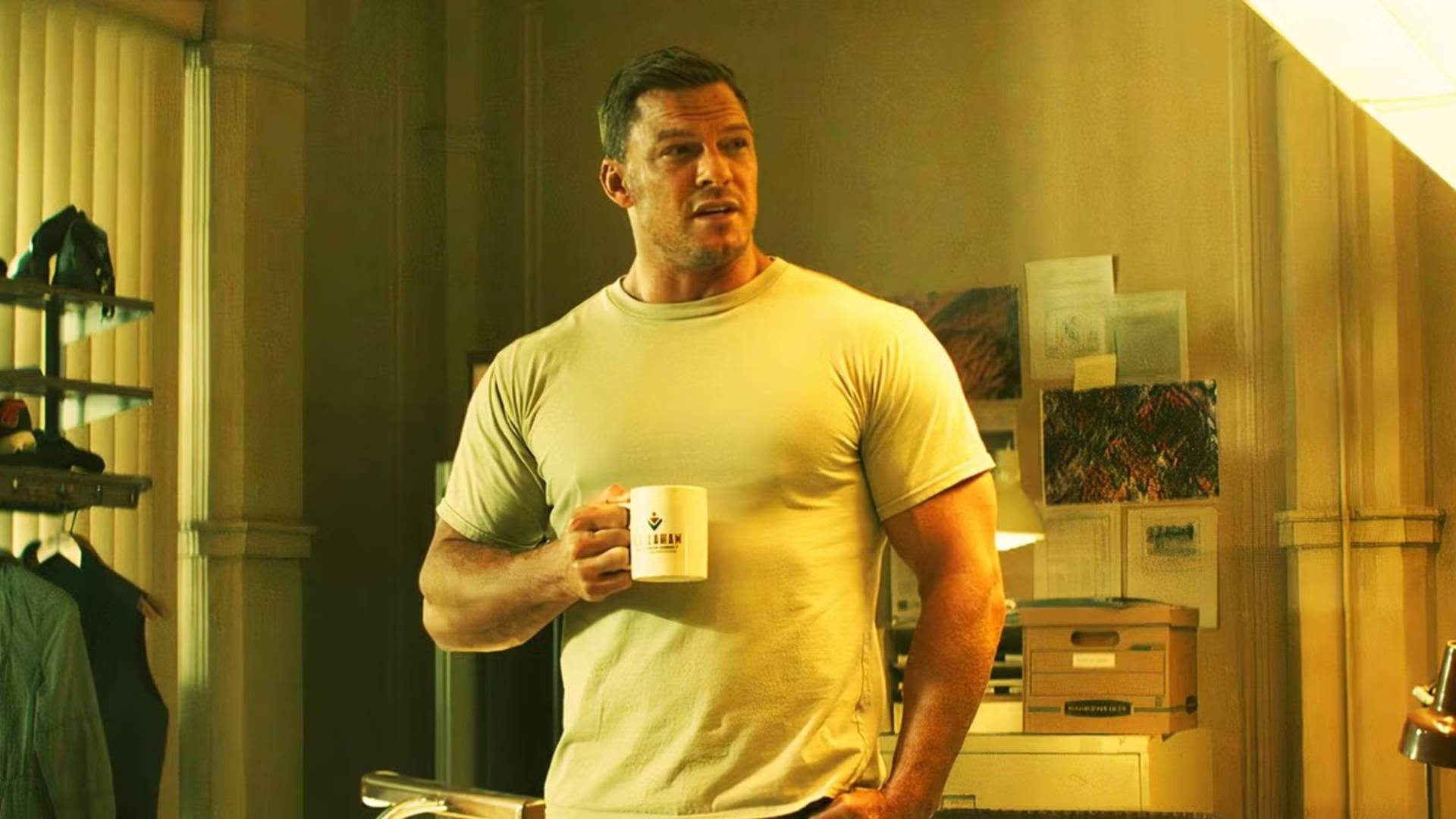 Alan Ritchson Had to Gain 30 Pounds