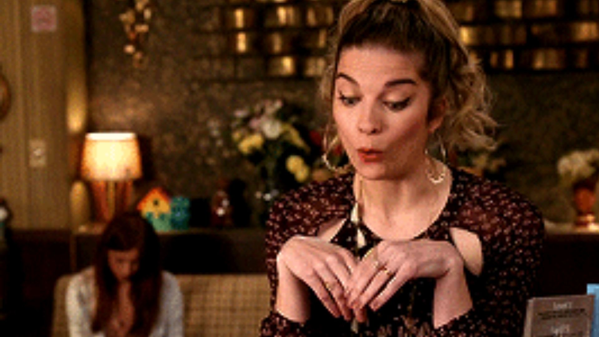 Alexis’s Signature Hand Gesture Has A Kardashian Connection