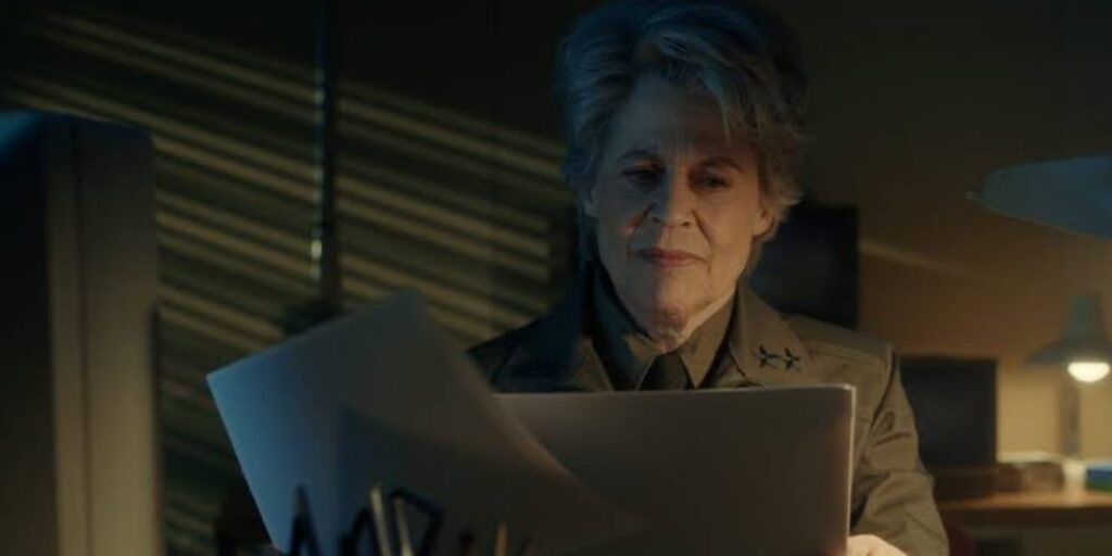 Linda Hamilton as Kay (Image: Netflix)