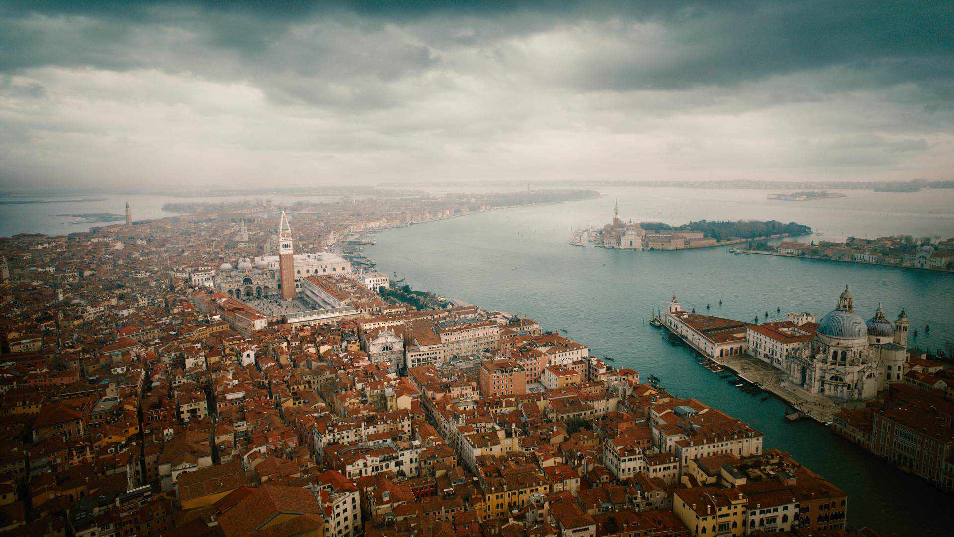 A Haunting in Venice (2023)