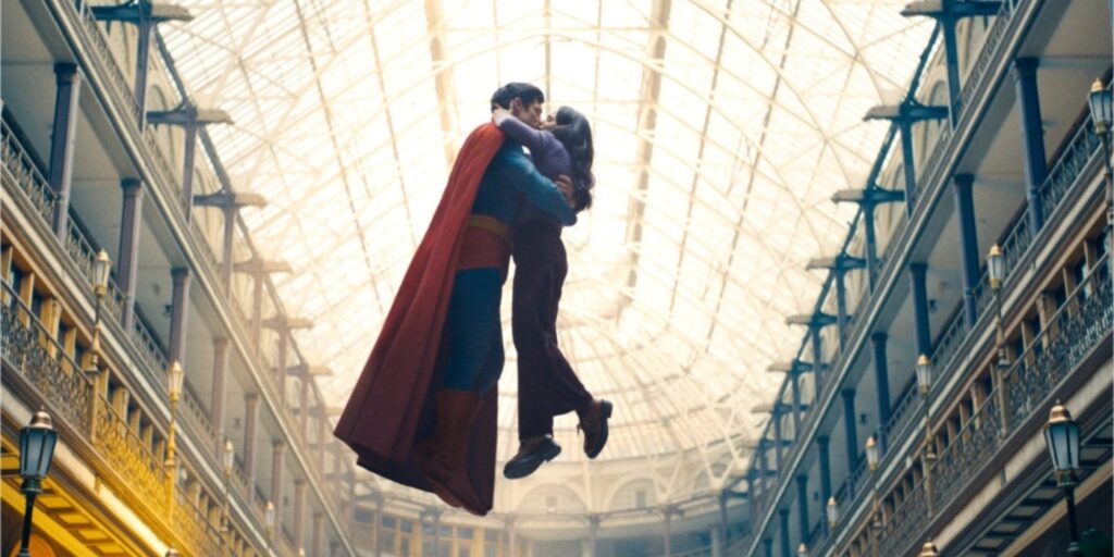 Superman and Lois kissing (Image: Warner Bros)