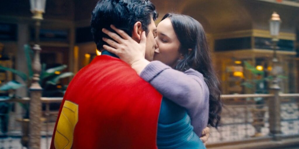 Superman and Lois kissing (Image: Warner Bros)