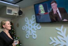 Colin Jost and Scarlett Johansson