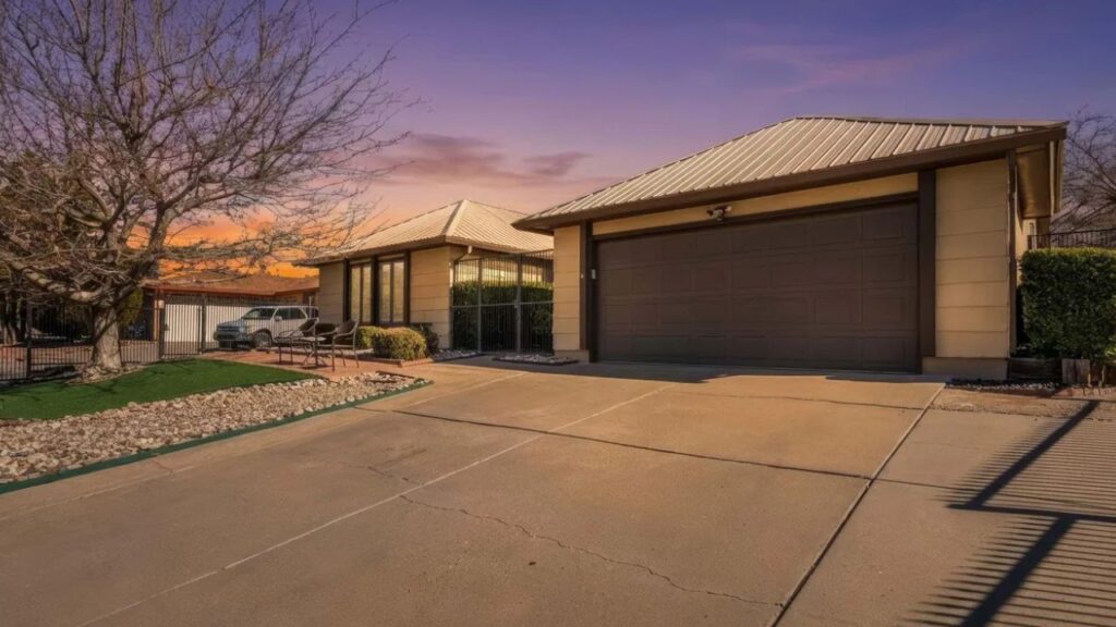 Walter White's Iconic House on Sale with a revamped price of $400,000 (Image: Realtor)