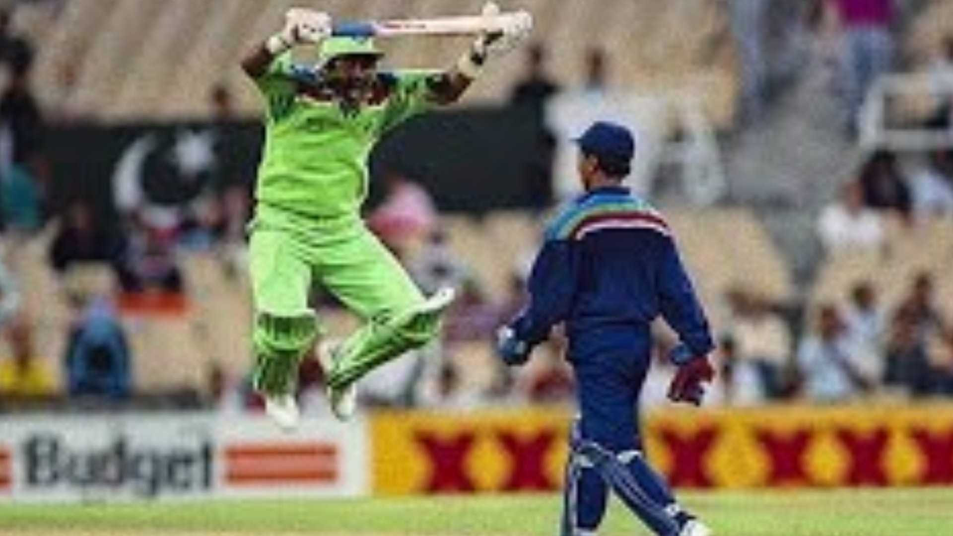 Javed Miandad mimics Kiran More at the 1992 World Cup