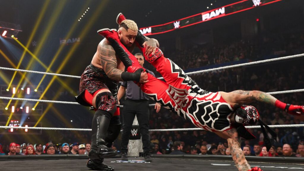 Penta has been wrestling despite being injured