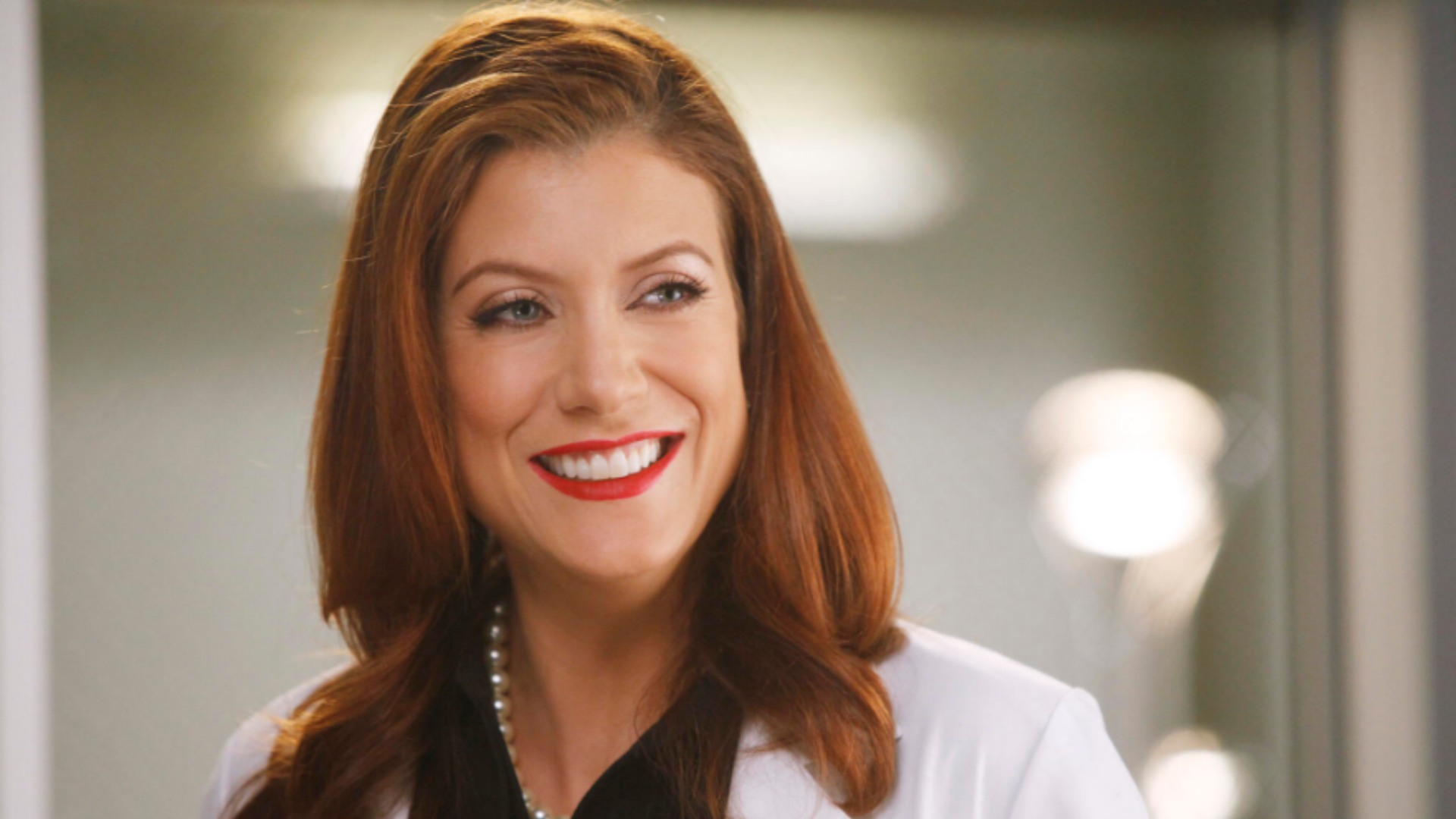 Dr. Addison Montgomery – First Episode: Season 1, Episode 9, “Who’s Zoomin’ Who?”