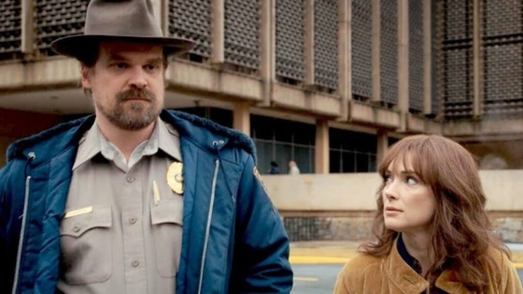 Joyce and Hopper (Image: Netflix)