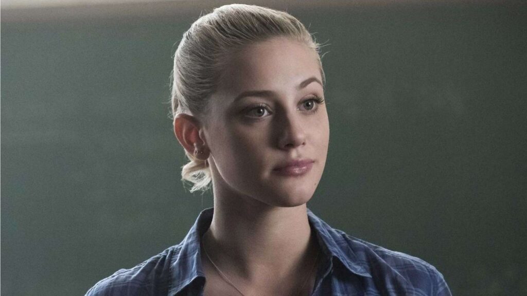 Lili Reinhart in Riverdale