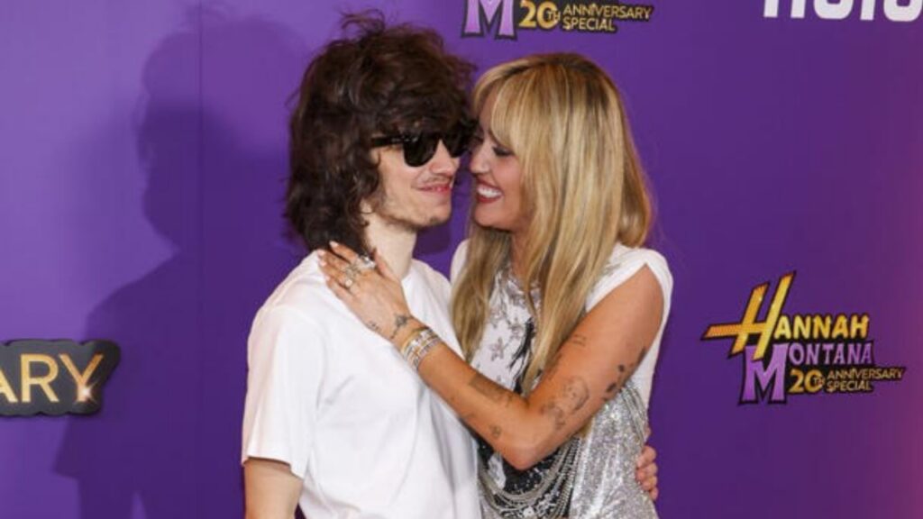 Hannah Montana and Maxx Morando on 20th Anniversary Special (Image: Disney)