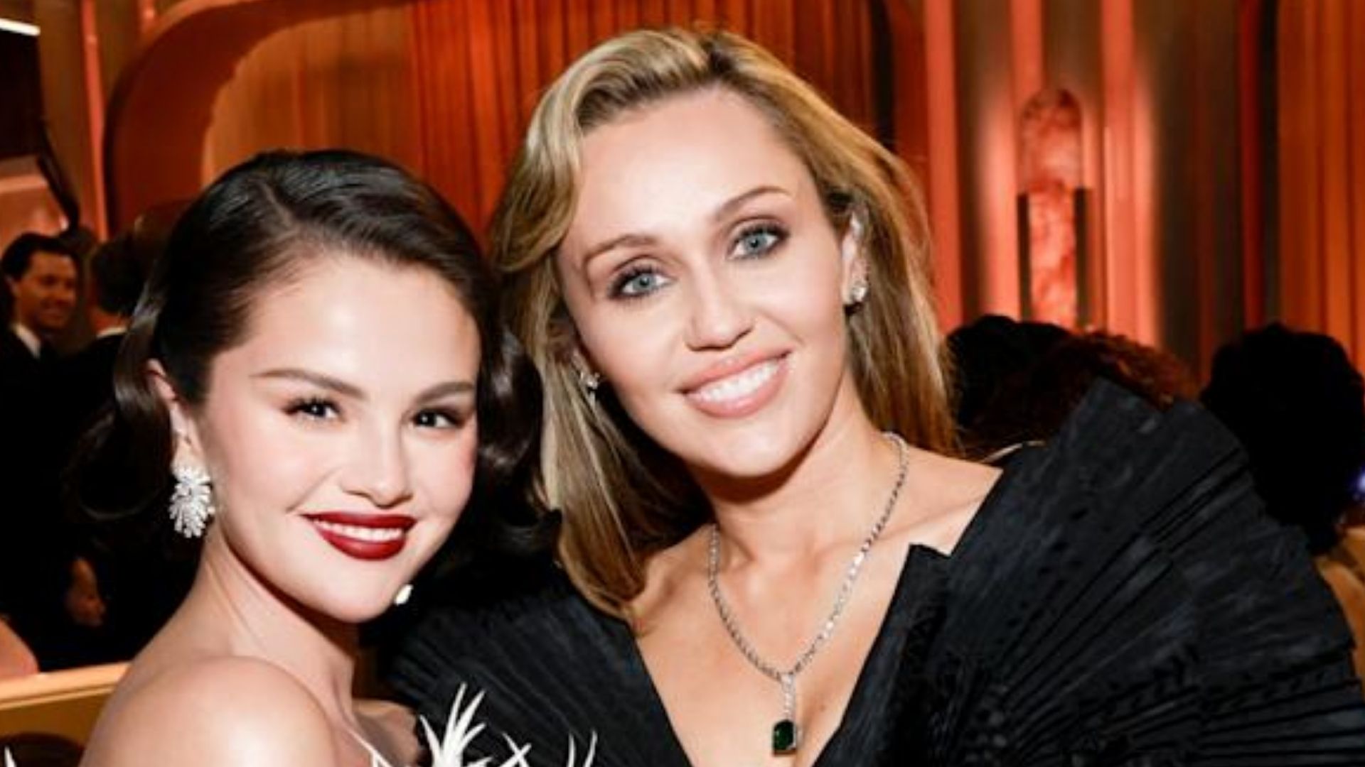 Miley And Selena Gomez Laugh About Their “Mean” Feud