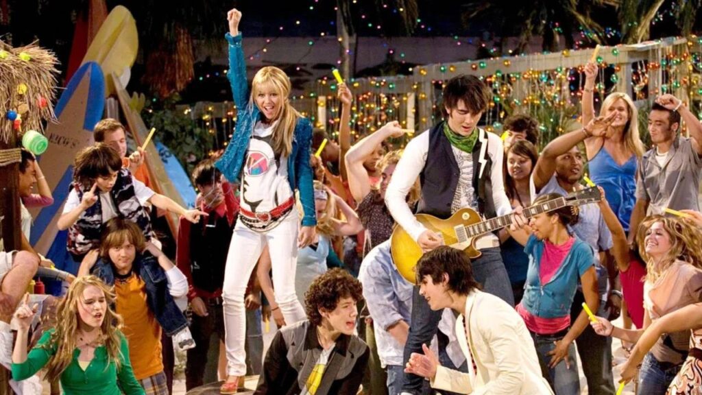 Hannah Montana and the Jonas Brothers (Image: Disney)
