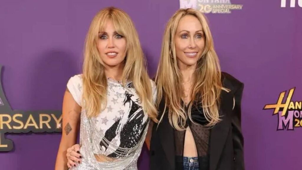 Miley and Tish Cyrus in Hannah Montana Anniversary Special