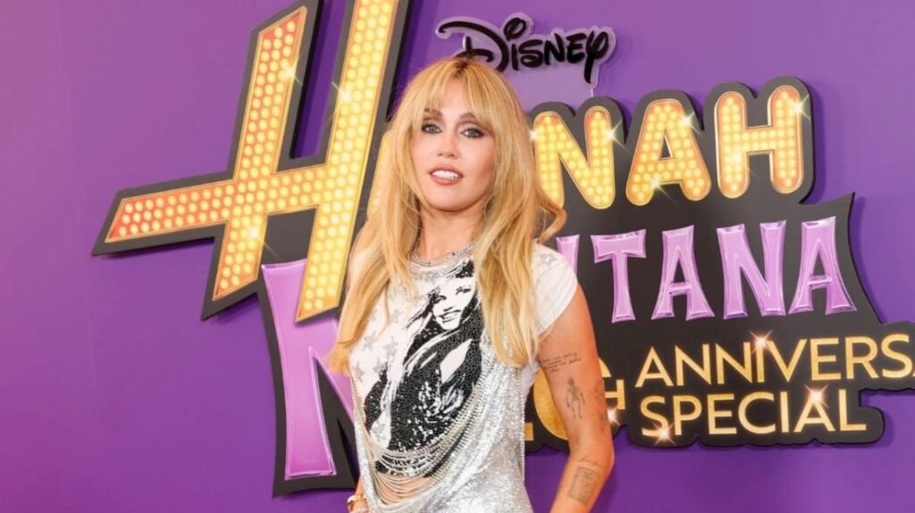 Miley Cyrus in Hannah Montana Anniversary Special (Image: Disney)