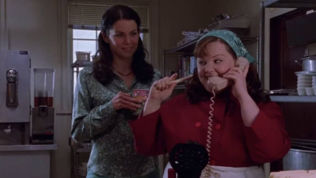 Lorelei and Sookie in Gilmore Girls (Image: The CW)