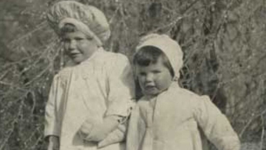 Katharine Hepburn with her brother Tom (Image The Great Katharine Hepburn)-1280x720