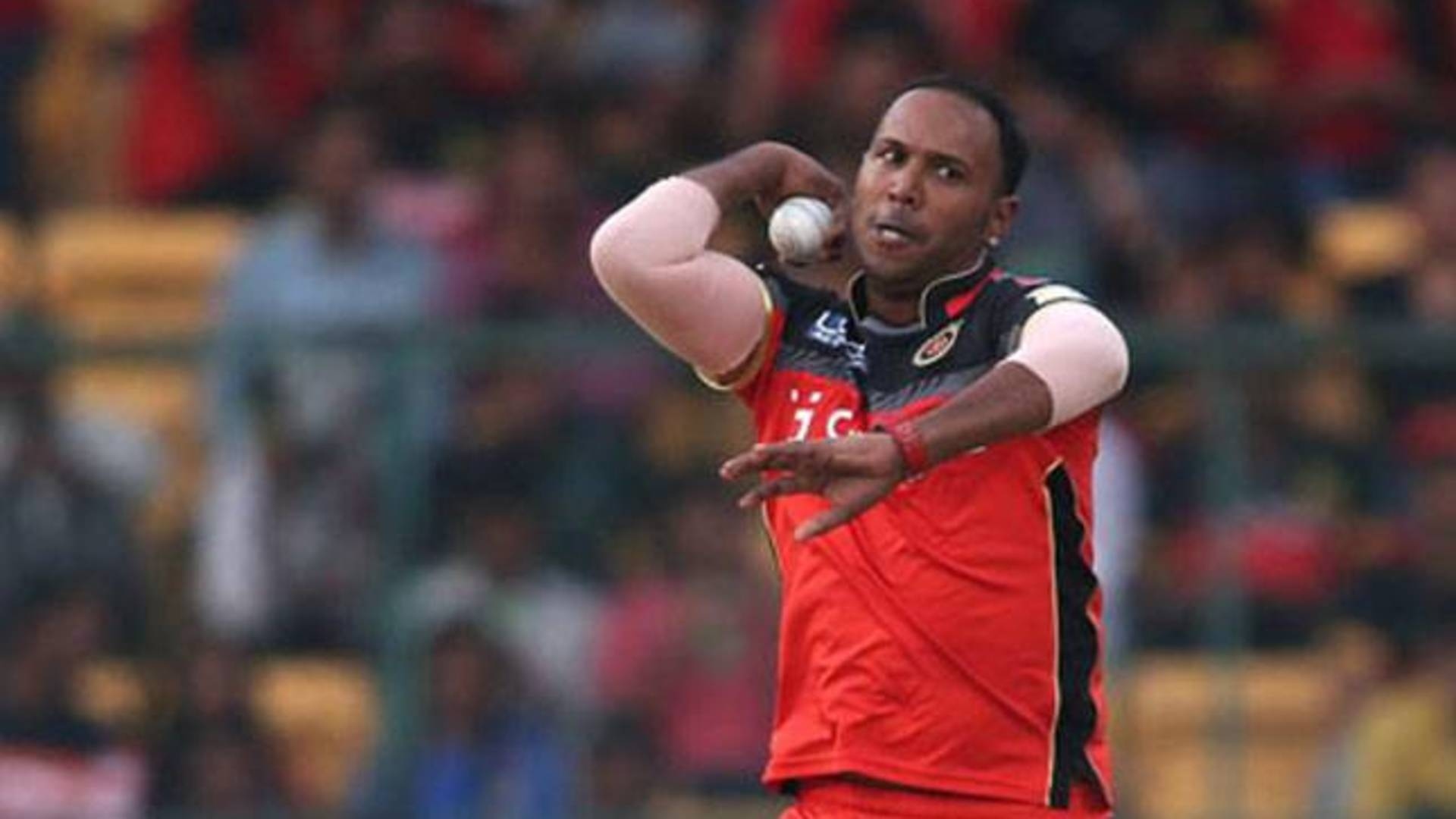 Samuel Badree (RCB vs. MI)