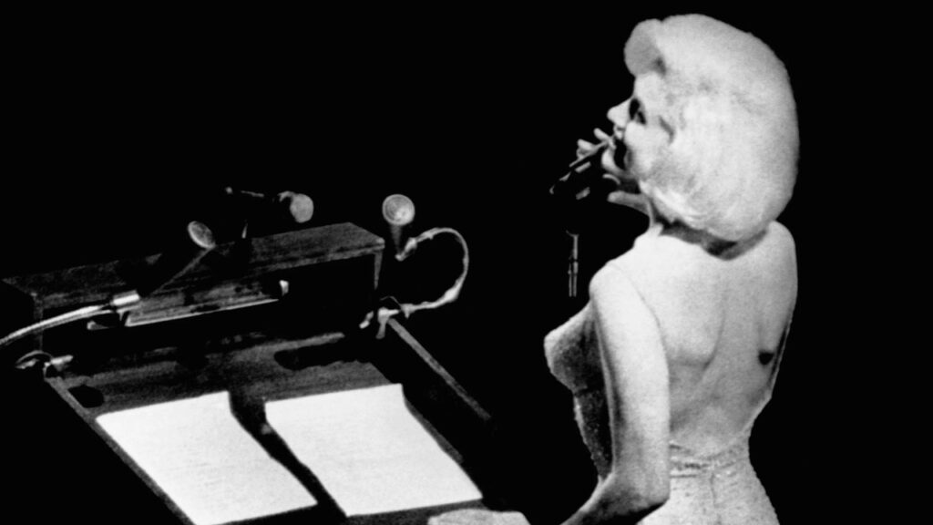 Marilyn Monroe Sings Happy Birthday Mr. President to JFK (Image Vogue)