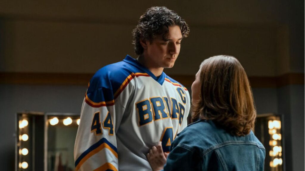 Hannah and Garrett in Off-Campus (Image: Amazon Prime Video)