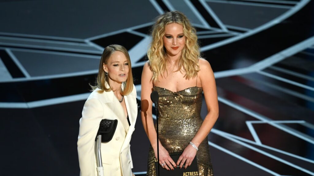 Jennifer Lawrence and Jodie Foster at the Oscars (Image: Vogue Australia)