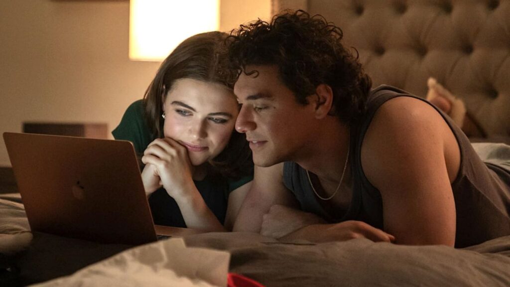 Ella Bright and Belmont Cameli in 'Off Campus' (Image: Amazon Prime Video)