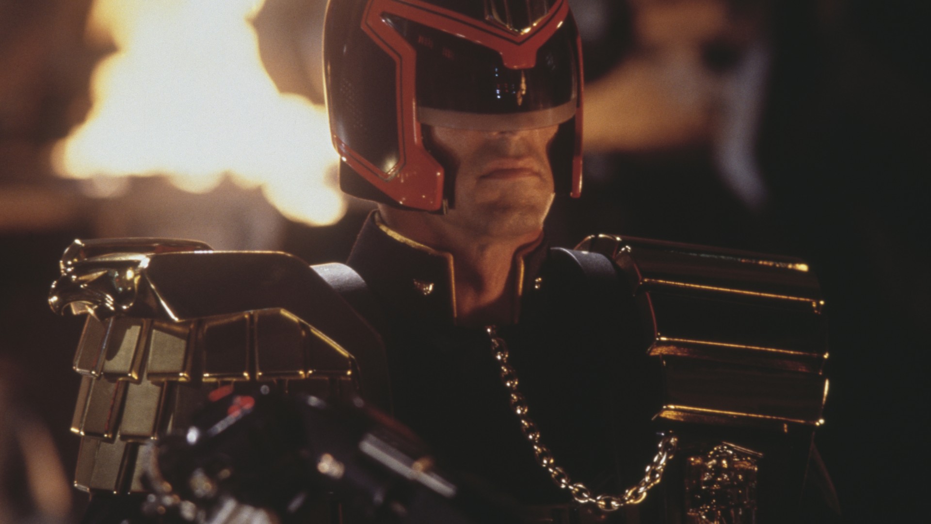 Sylvester Stallone's weird helmet in 'Judge Dredd' (1995)