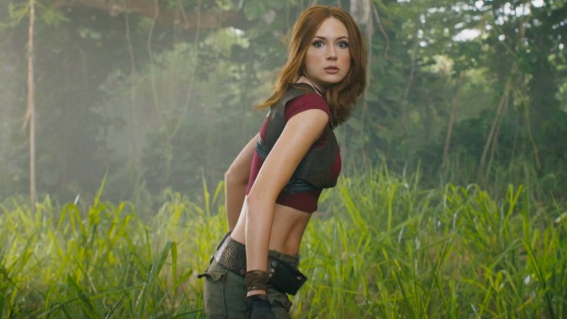 Karen Gillan's child-sized outfit in 'Jumanji: Welcome to the Jungle' (2016)