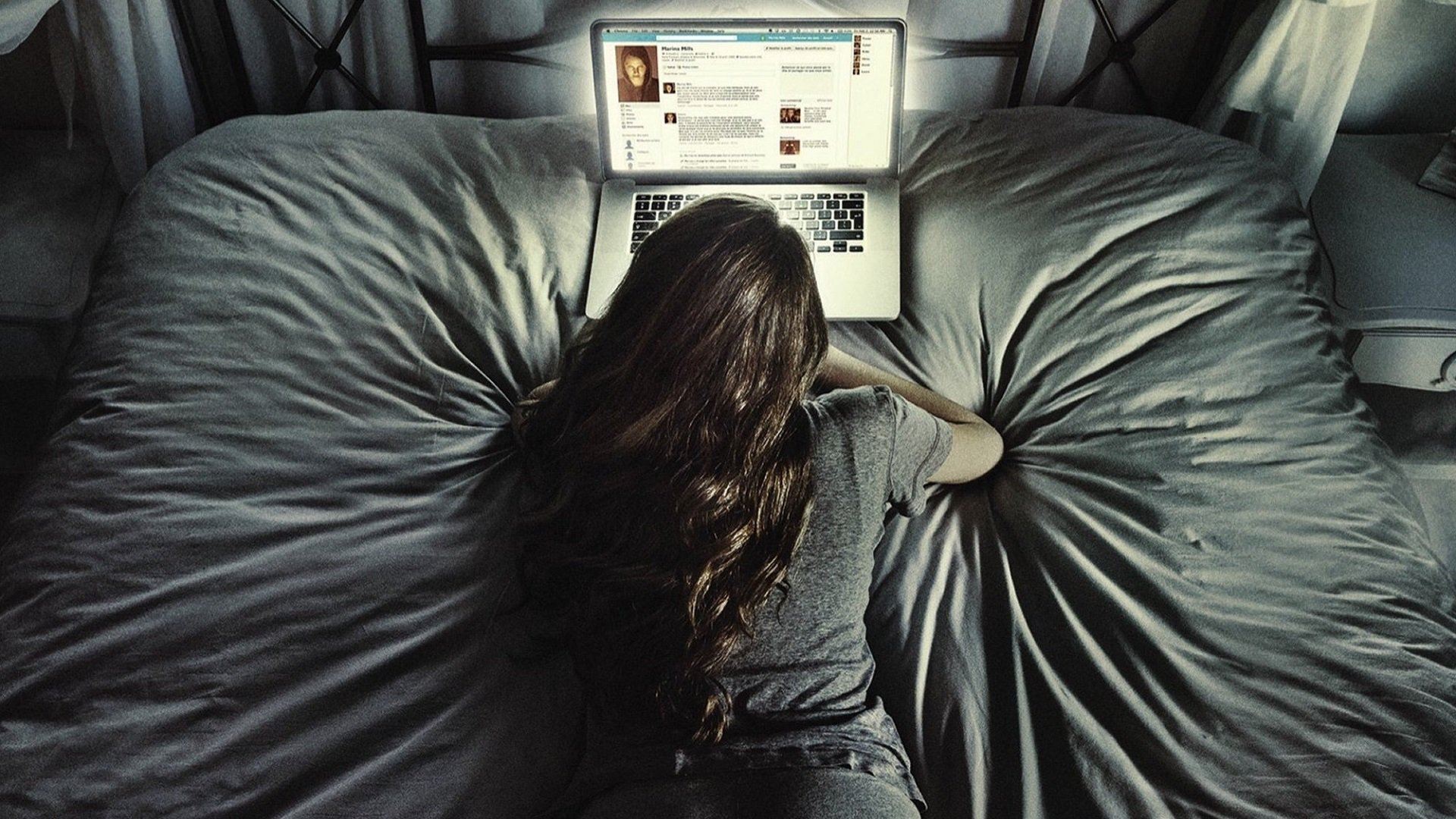 Friend Request (2016)