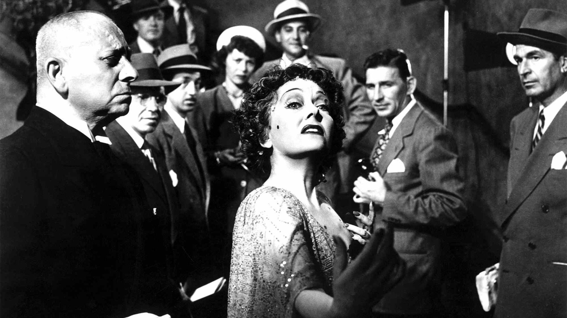 5. Gloria Swanson’s Haunting Performance