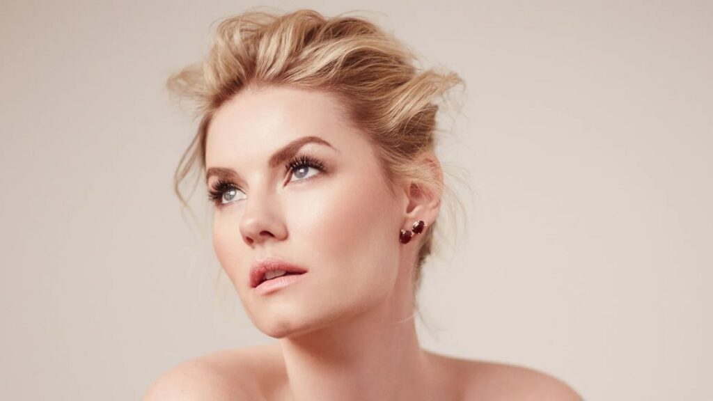 Elisha Cuthbert