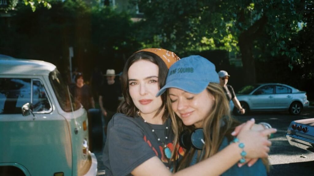 Zoey Deutch and Leah McKendrick