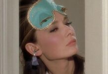 “Don’t You Dare Touch Those Wrinkles”: Why Audrey Hepburn Considered Plastic Surgery An ‘Anathema’ Throughout Her Life Audrey Hepburn as Holly Golightly in 'Breakfast at Tiffany's' (Image: Paramount Pictures)